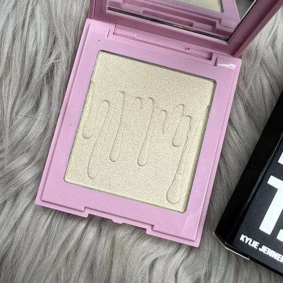 NEW - Kylie Jenner Ky Light Highlighter in Quartz - Picture 1 of 6